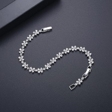 Platinum-plated European and American fashion temperament bracelet, personality female white copper inlaid zircon bracelet