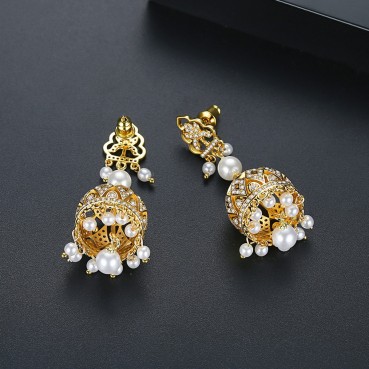Earrings European and American Fashion Pearl Women's Earrings Retro Palace Banquet Temperament Earrings Earrings