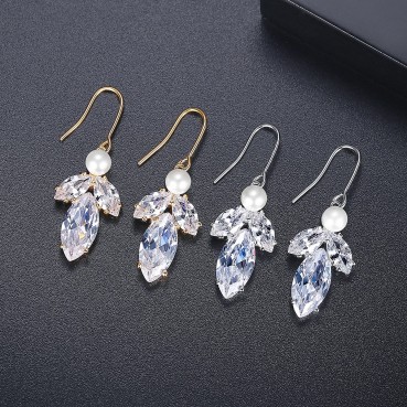 Light leaf winter sweet Korean copper inlaid zircon earrings, personalized fashion pearl female earrings factory wholesale