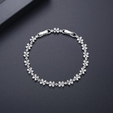 Platinum-plated European and American fashion temperament bracelet, personality female white copper inlaid zircon bracelet