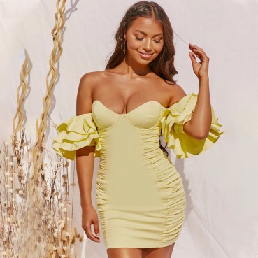 2021 new European and American one-shoulder dress short skirt female summer wrinkle sexy bag hip shackle sleeve tube top lady bubble sleeve dress