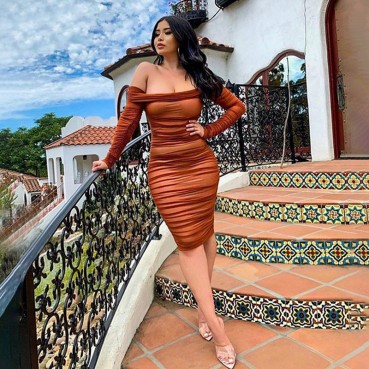 2021 new women's European and American solid color sexy Strong partial long-sleeved one-shoulder pleated first spring dress