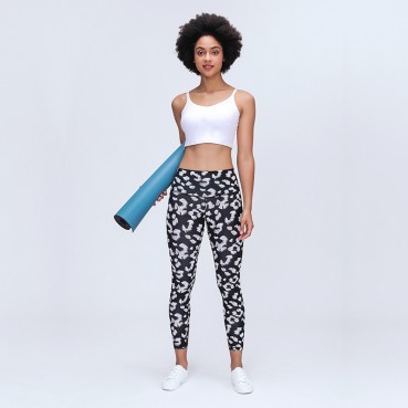 2021 spring and summer new yoga pants female hips sports fitness clothes slimming tight high waist small foot nine pants
