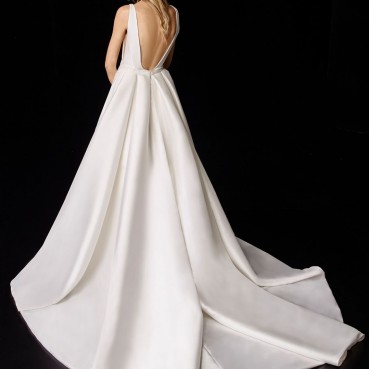 Simple and elegant mermaid satin wedding dress