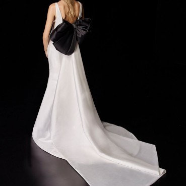 Simple and elegant mermaid satin wedding dress