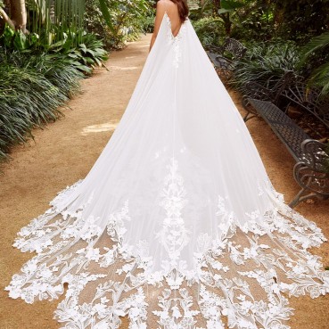 Beautiful fairy's long shawl lace trailing & luxurious satin wedding dress